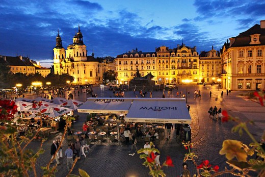 Czech-Republic-Prague-Old-Town-Square-Night-L