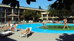 th7ES2D9C3Howard Johnsons