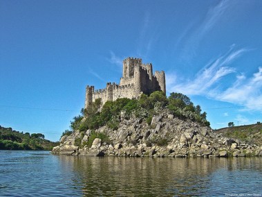 Portugal-Castelo-de-Almourol