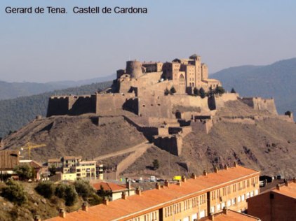 castell-cardona-village-below
